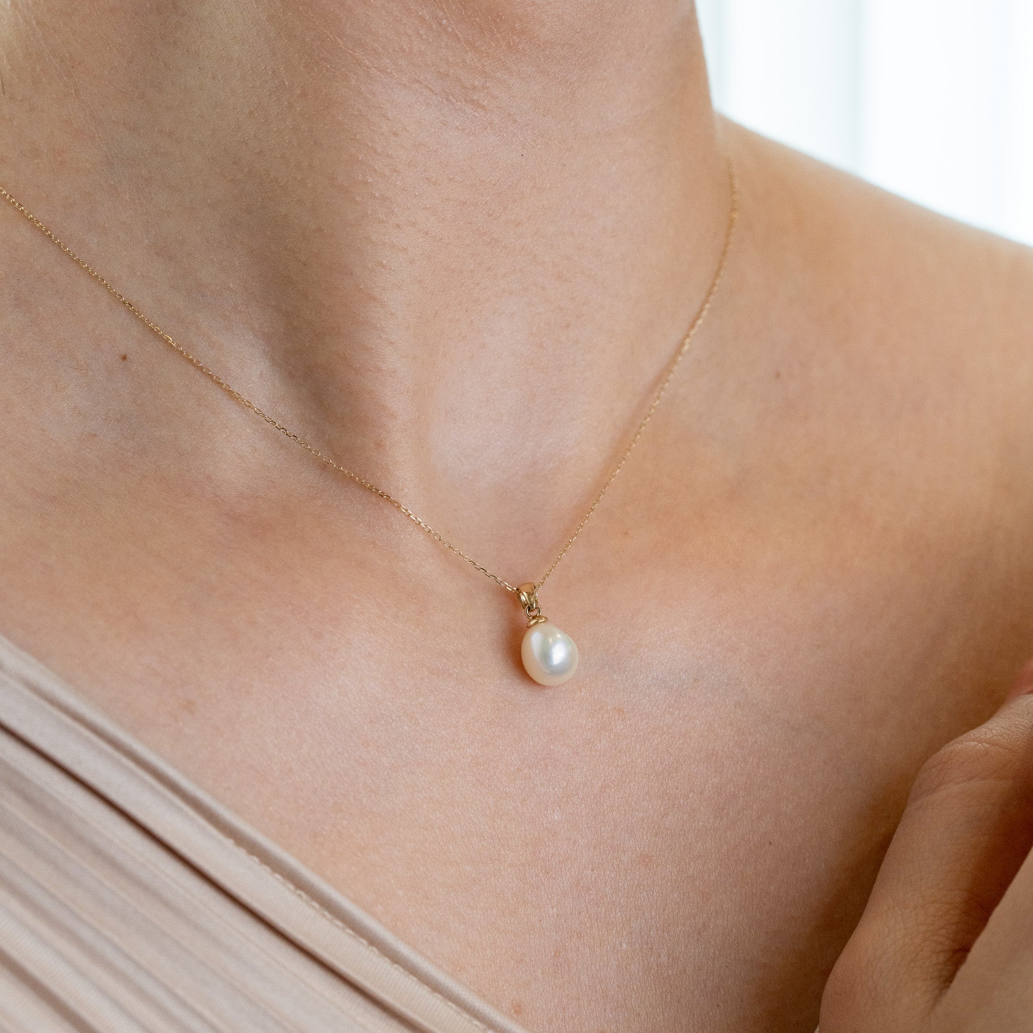 14K Thea Pearl Pendant Necklace