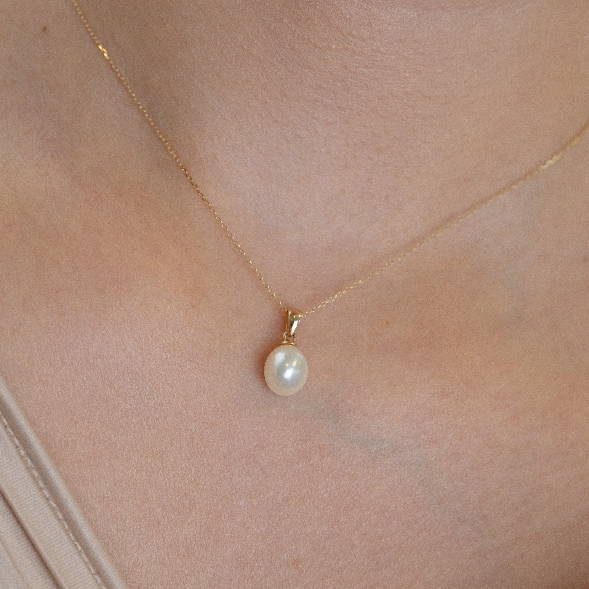 14K Thea Pearl Pendant Necklace