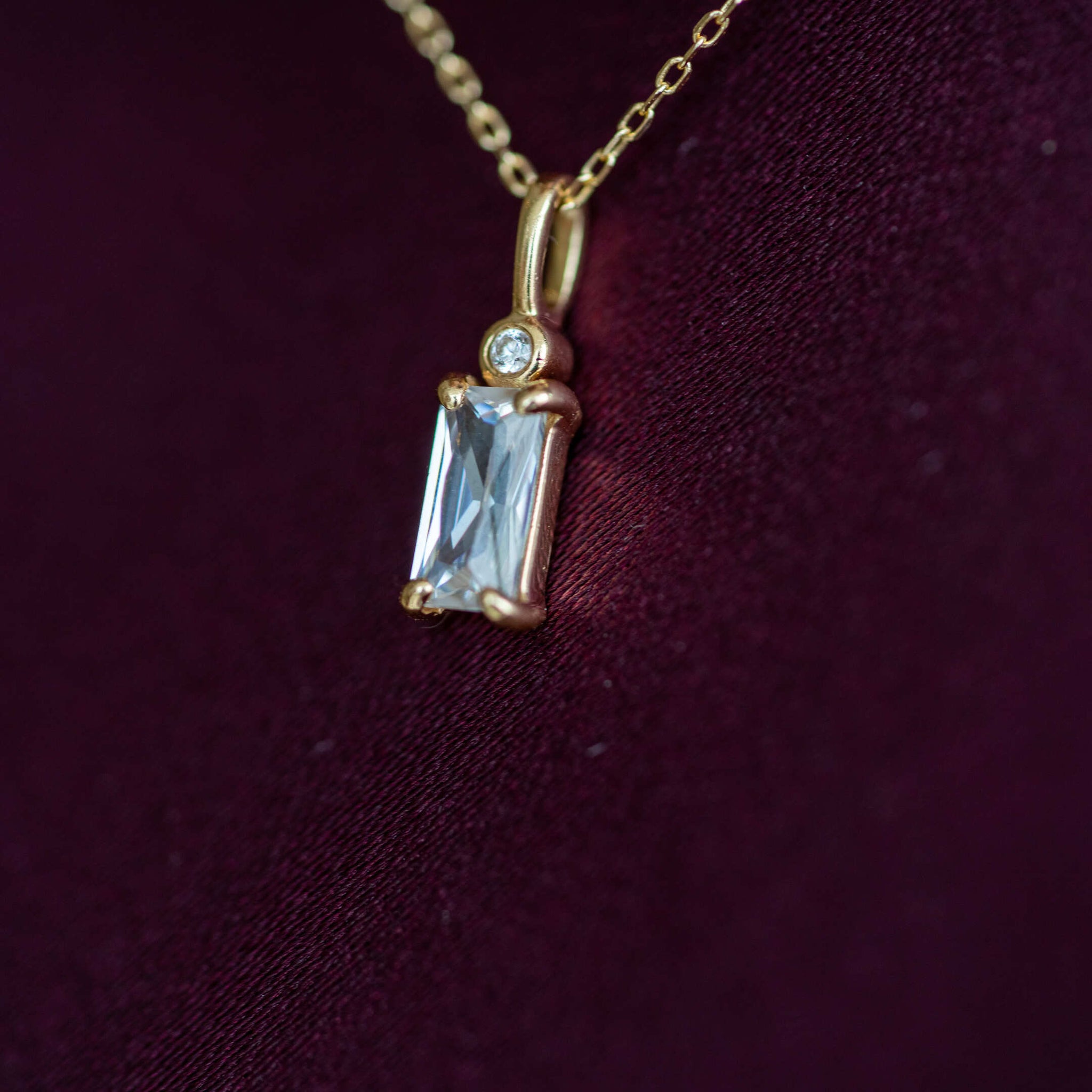 14K Laura Pendant Necklace